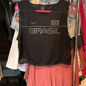 Nike crop runner top